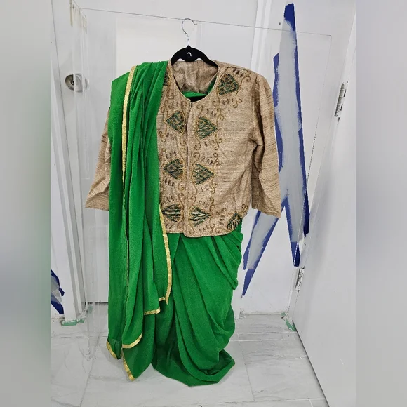 SAREE - Picture 2 of 2